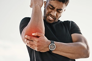 Managing Knee Joint Pain with Ayurvedic Therapy: Januvasti, Pichu, or Pizhichil